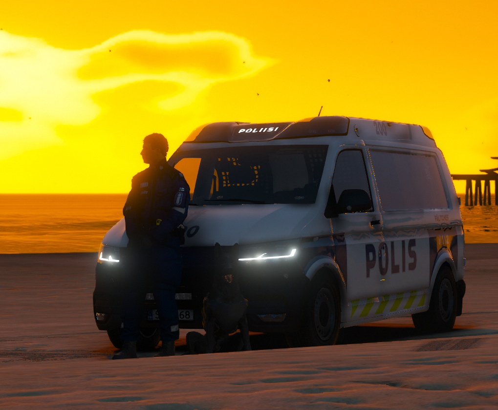 Poliisi PHE 200 Rannalla fiilistelemässä