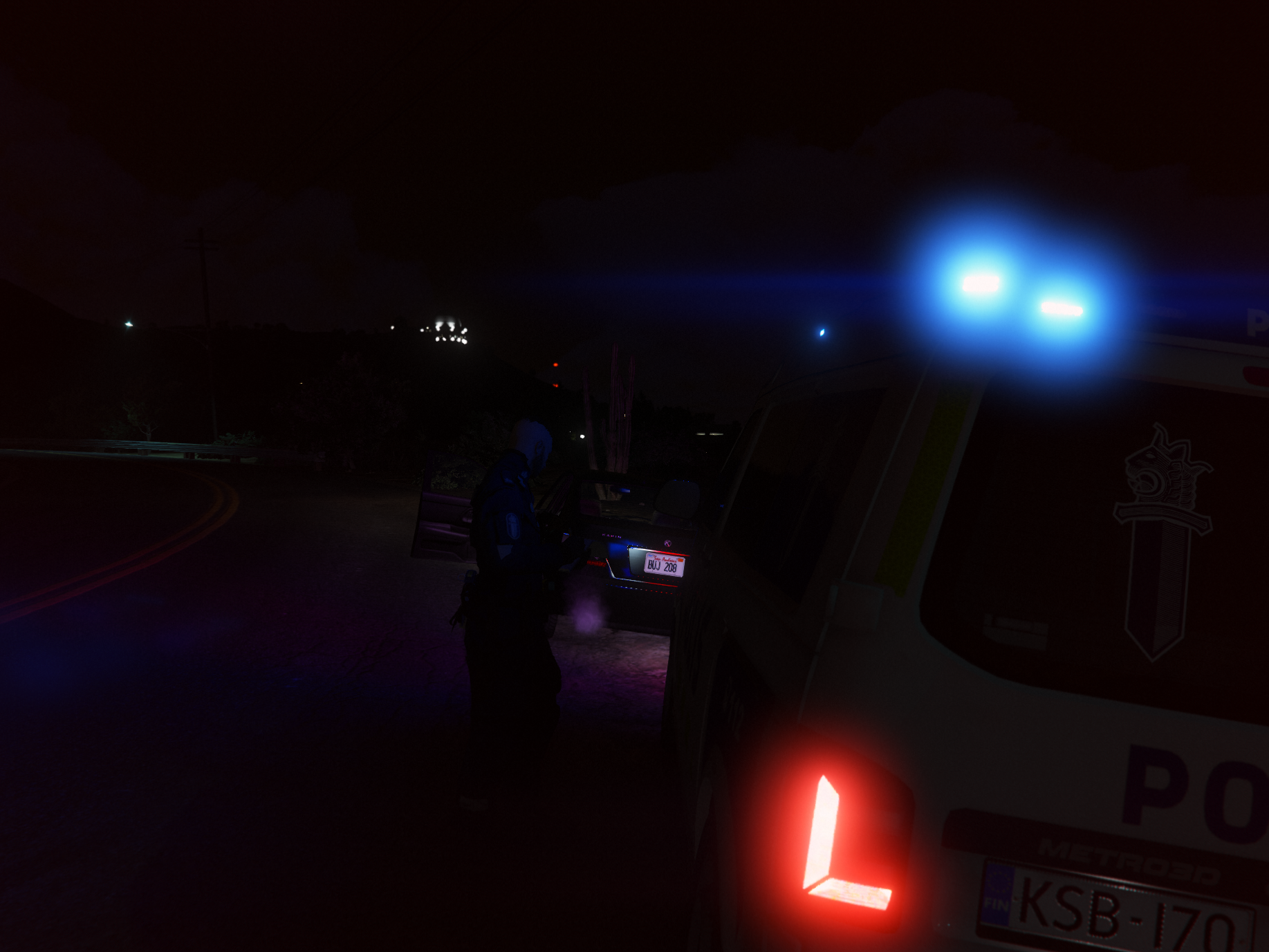 Poliisi tieliikennettä valvomassa